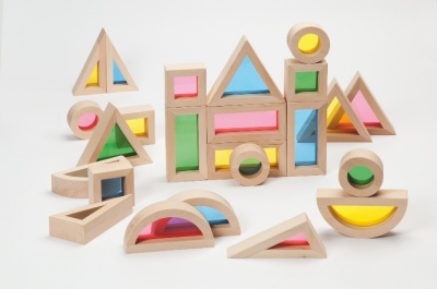Dřevěné tvary s barevným plexisklem
